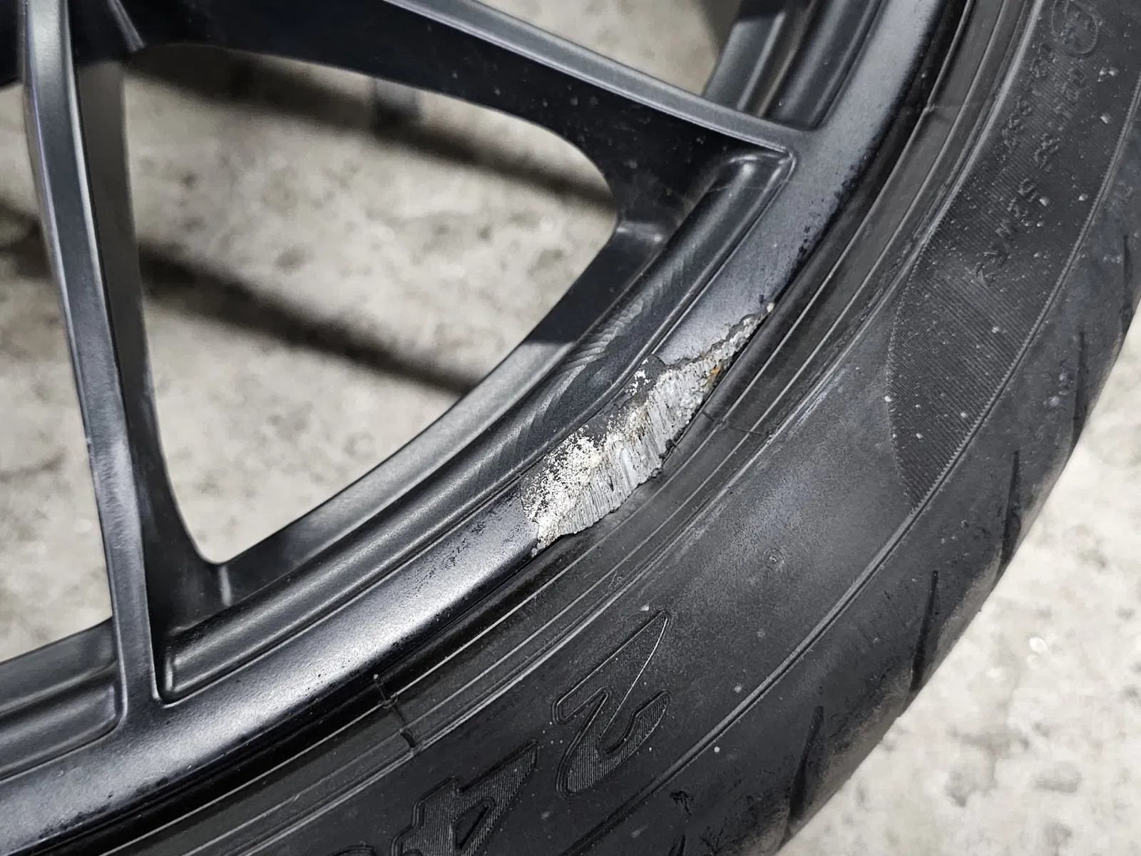 Example: refurbished alloy wheel