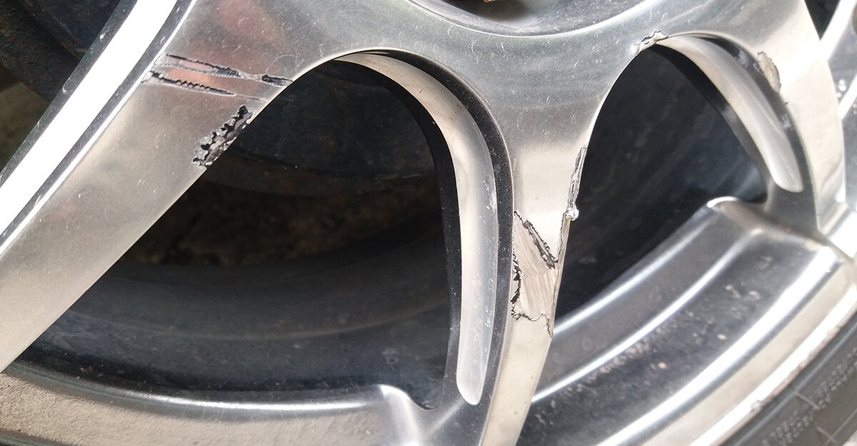 Example: alloy wheel damage